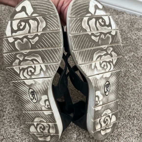 COPY - Women's sofft size 10 black sandals • only worn a few times - Picture 4 of 4